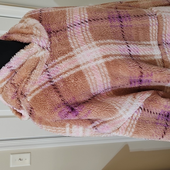 Robe - Picture 4 of 16